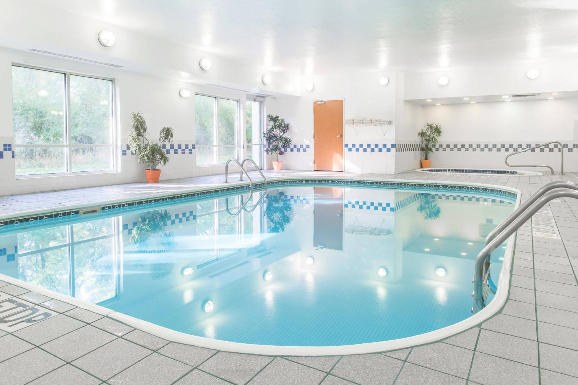 Fairfield & Canton Hotel 3*