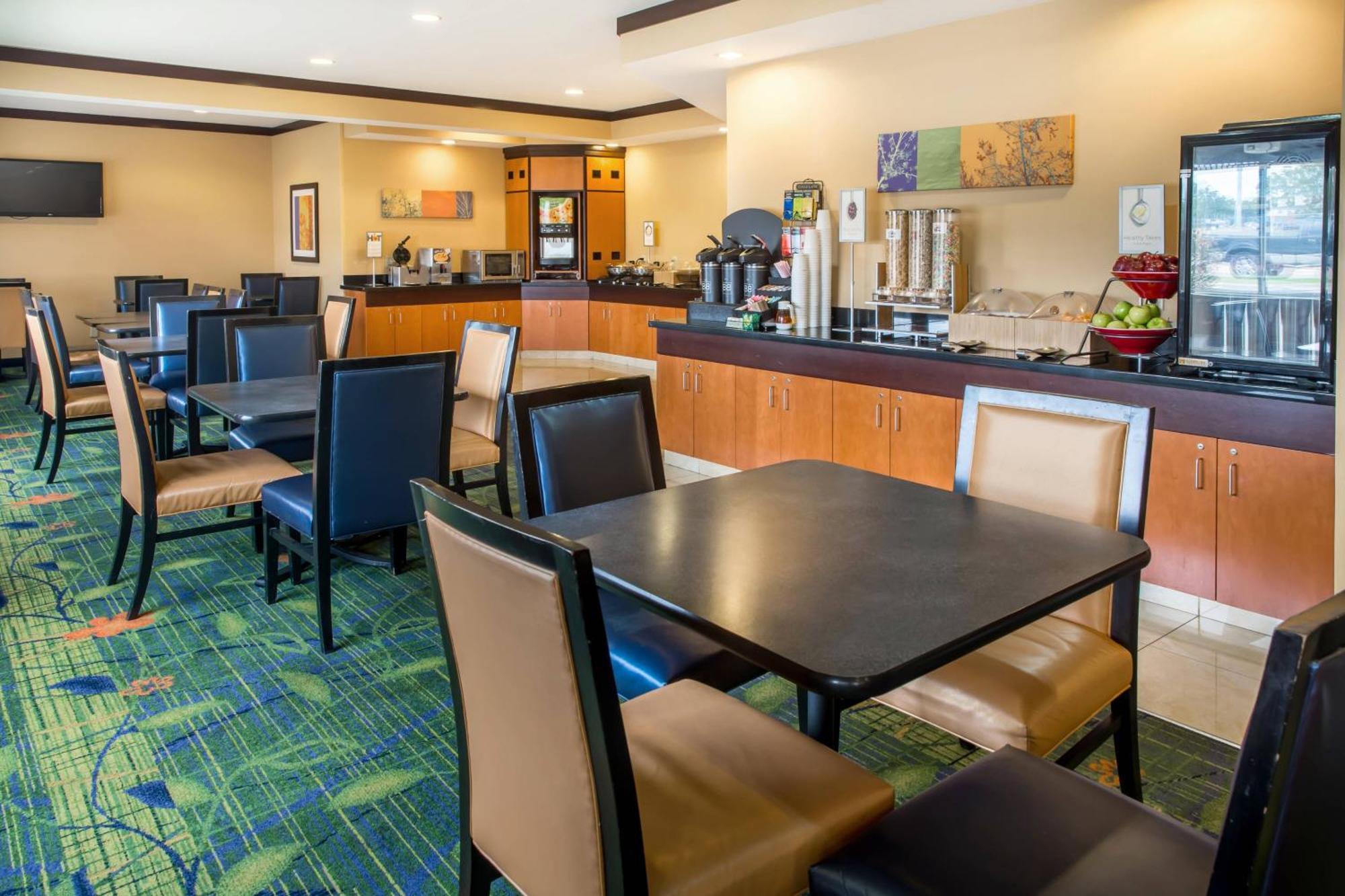 Fairfield & Canton Hotel 3*